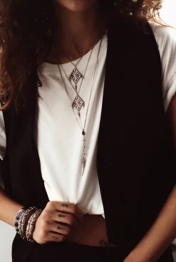 OJAS necklace with pendant