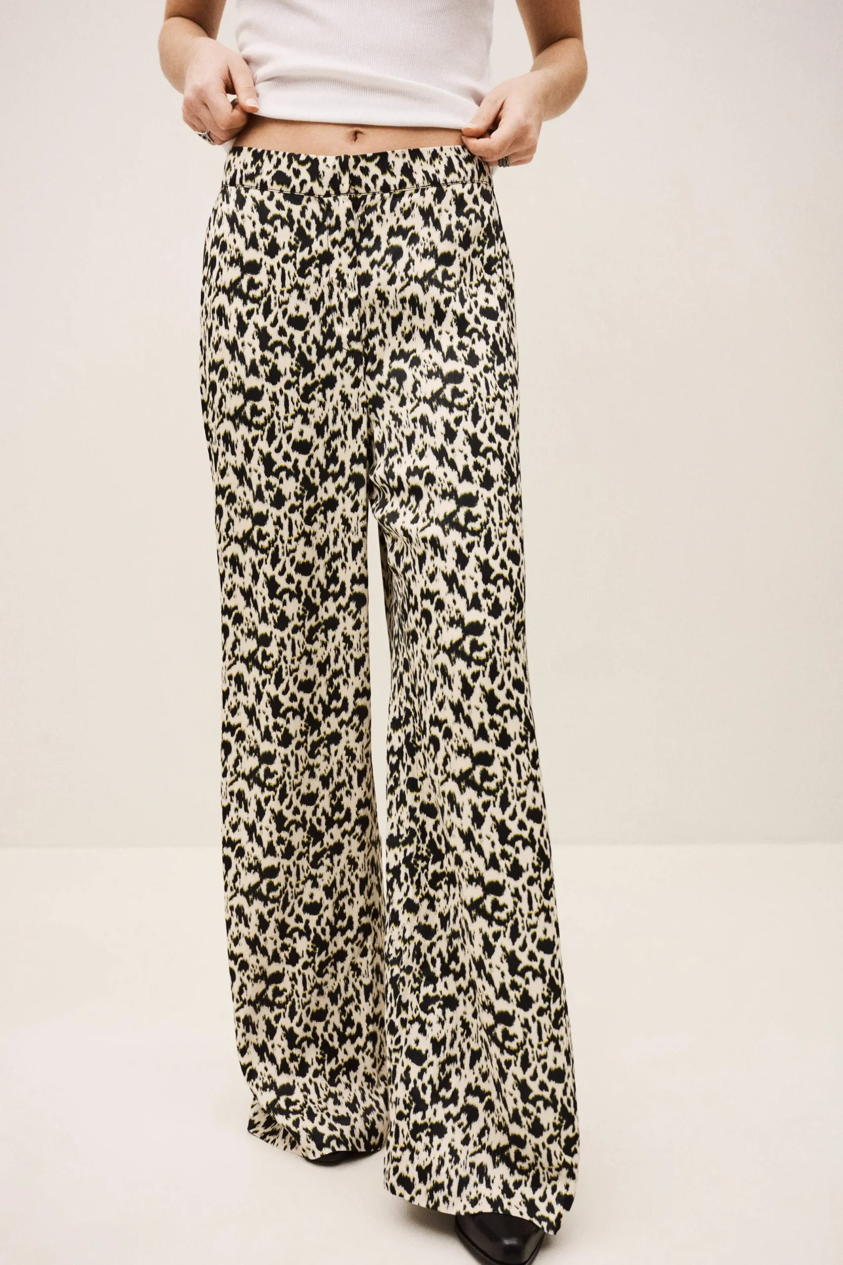 PLYDE loose-fit patterned pants